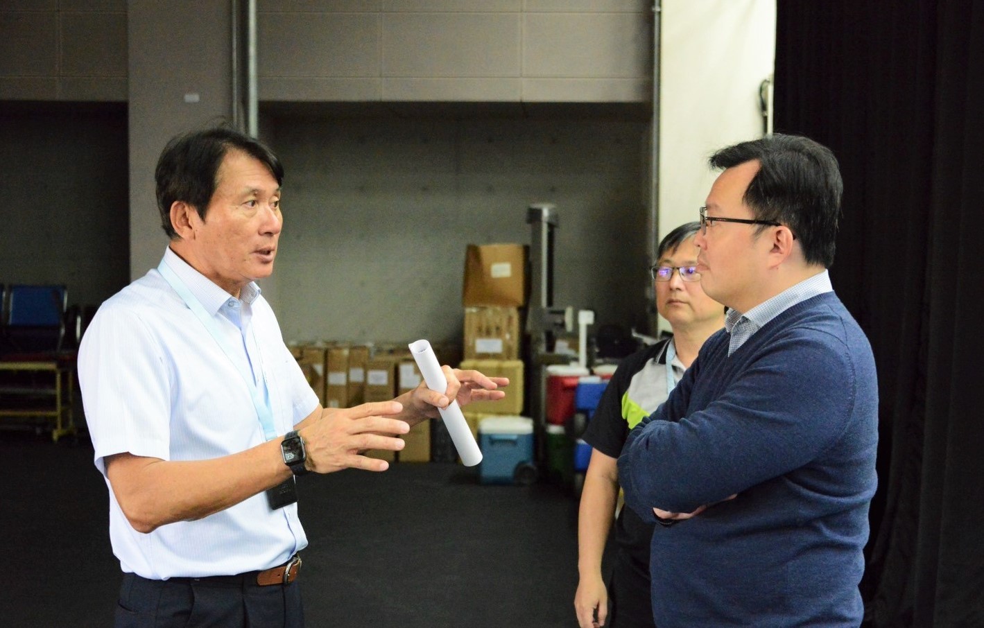 (圖)Sports Administration Director General Cheng Shih-chung (right) and National Sports Training Center CEO Kung Jung-tang (left) discussed the planning of service for the Paris Paralympics training team.